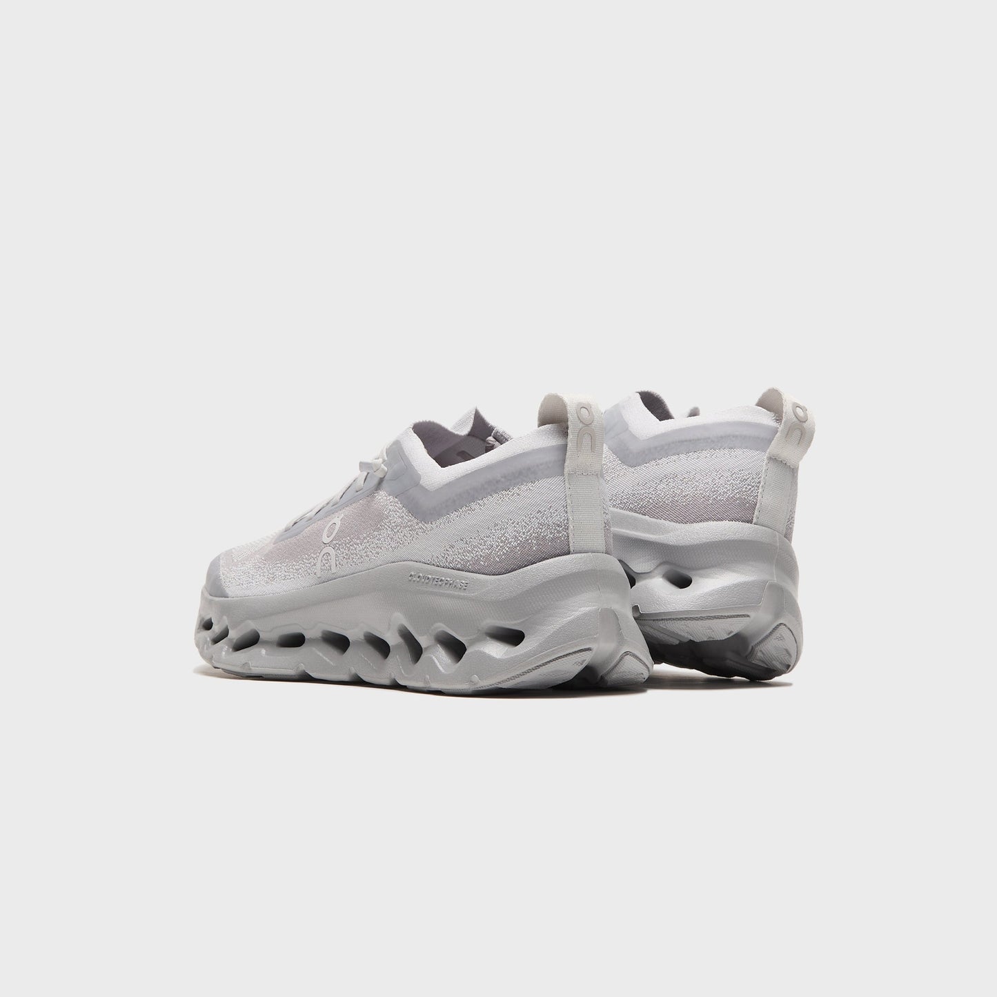 On Running WMNS Cloudtilt Moon - Wolf / Alloy
